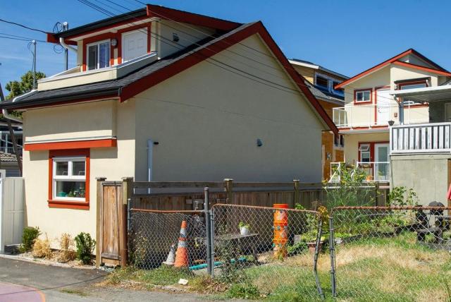 png0618-lane-house-3.jpg
